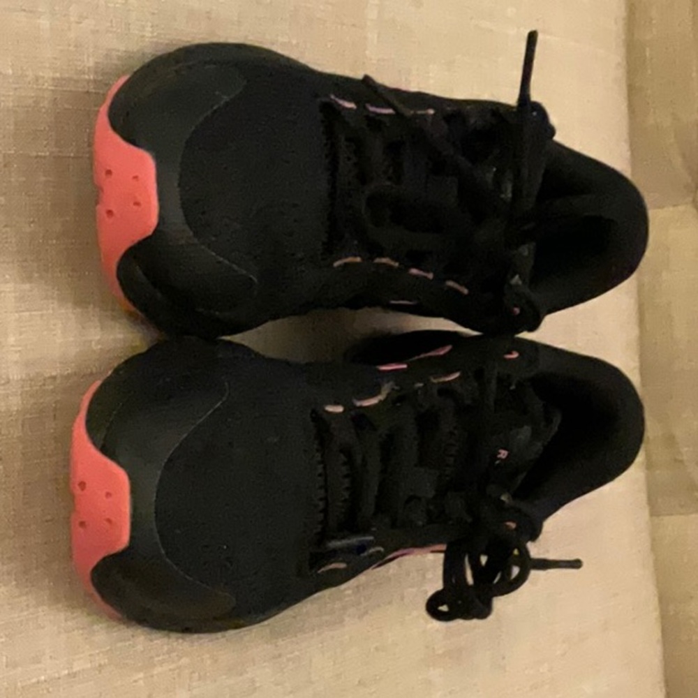 Under Armour, size 5Y, black
